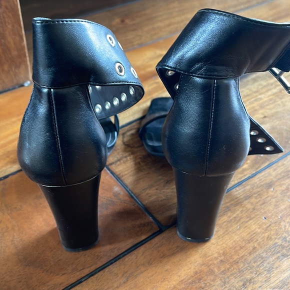 Super cute brad buckle high heels - Picture 2 of 8